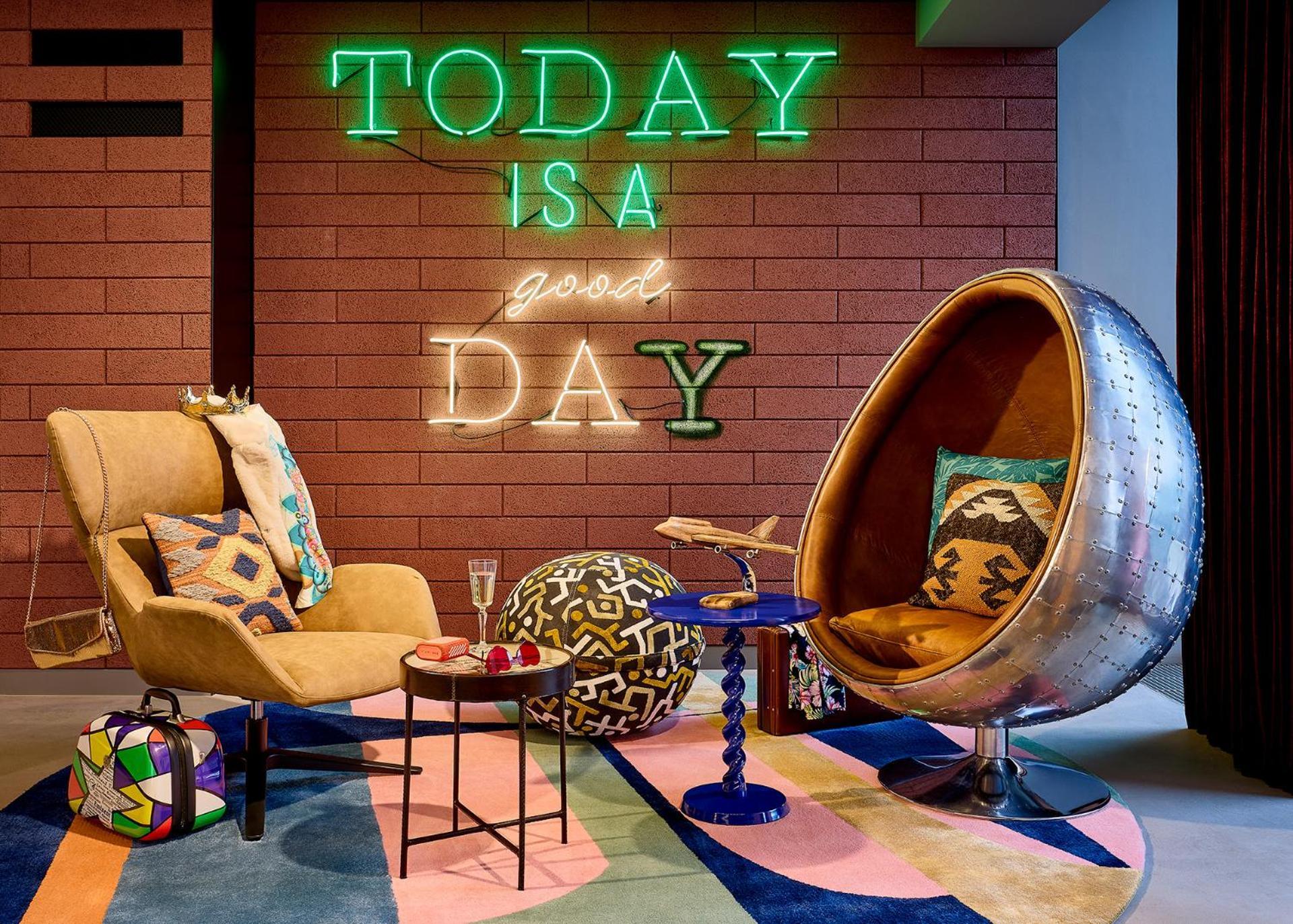 Moxy Luxembourg Airport Otel Niederanven Dış mekan fotoğraf
