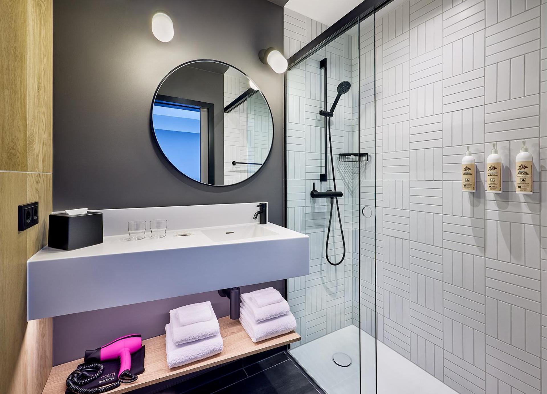 Moxy Luxembourg Airport Otel Niederanven Dış mekan fotoğraf