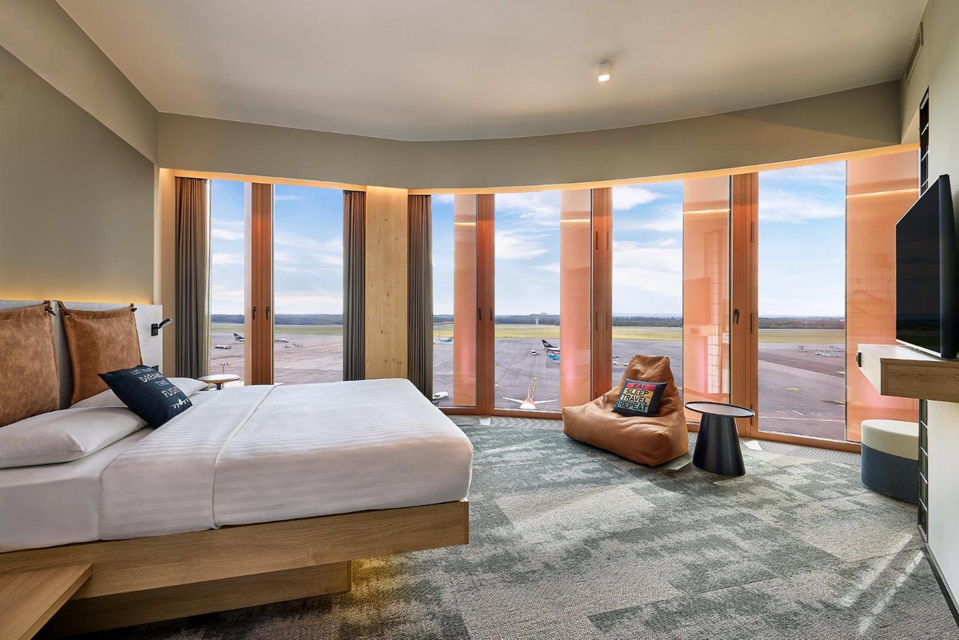 Moxy Luxembourg Airport Otel Niederanven Dış mekan fotoğraf