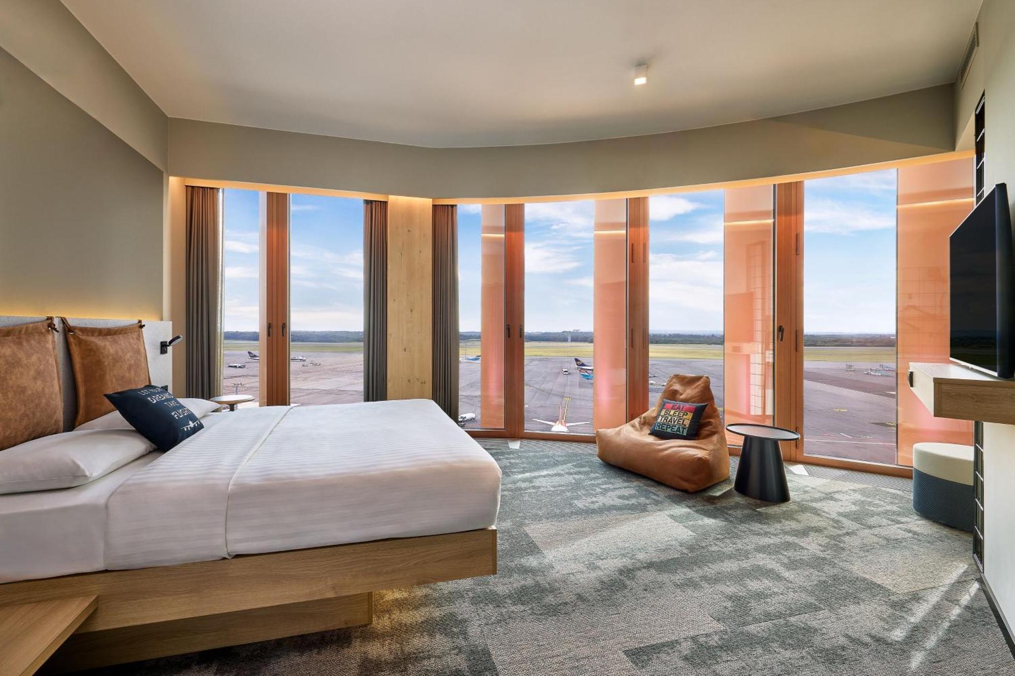 Moxy Luxembourg Airport Otel Niederanven Dış mekan fotoğraf