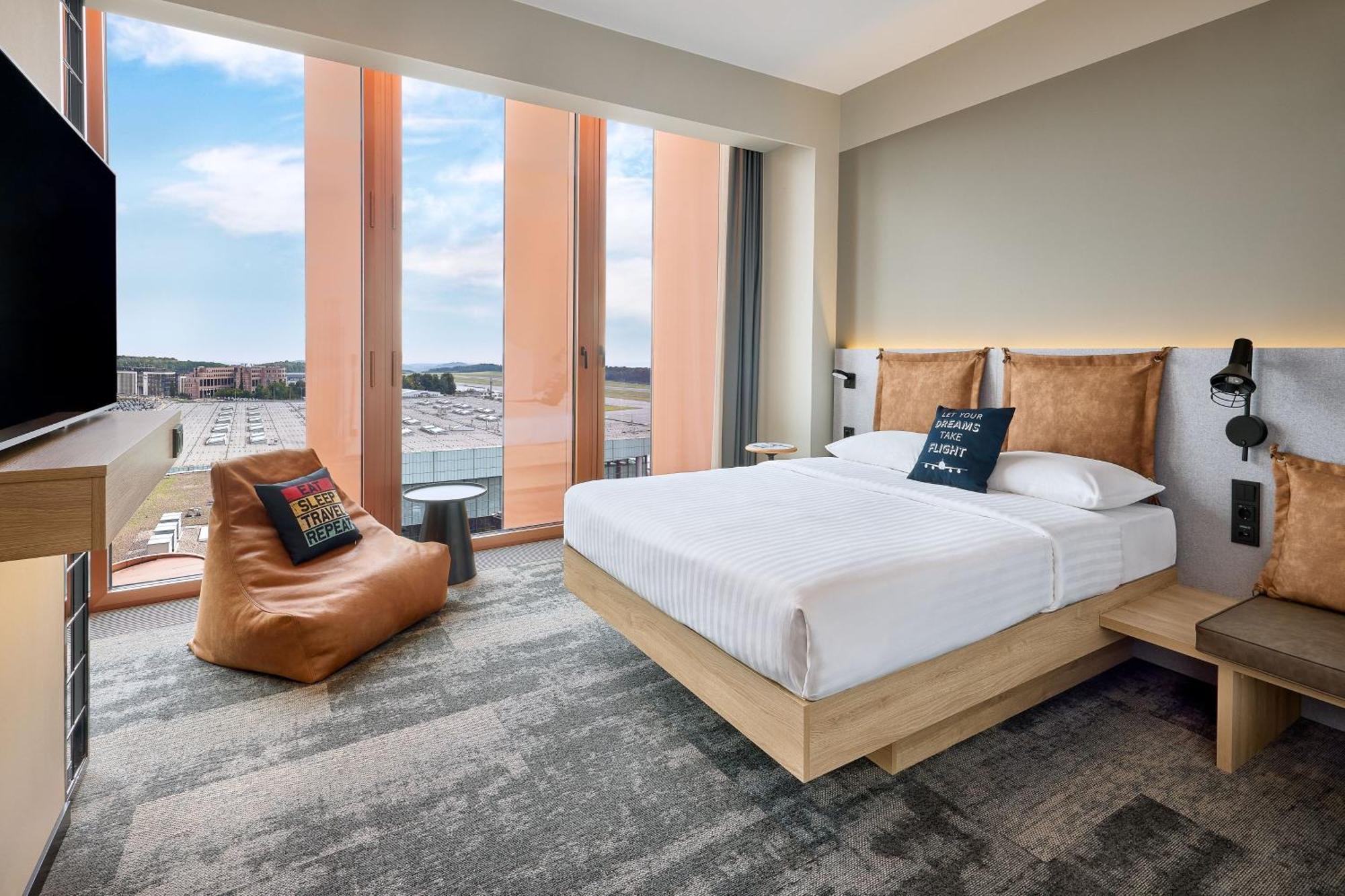 Moxy Luxembourg Airport Otel Niederanven Dış mekan fotoğraf