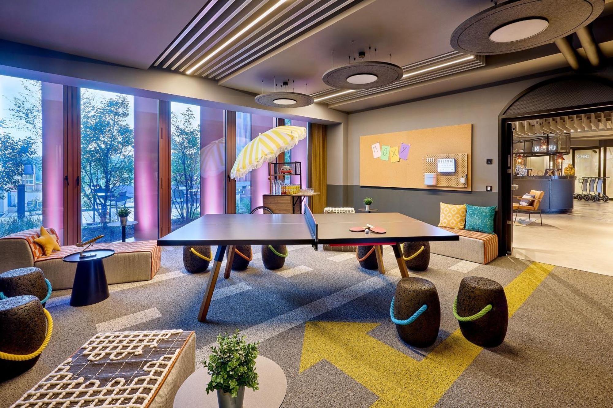 Moxy Luxembourg Airport Otel Niederanven Dış mekan fotoğraf