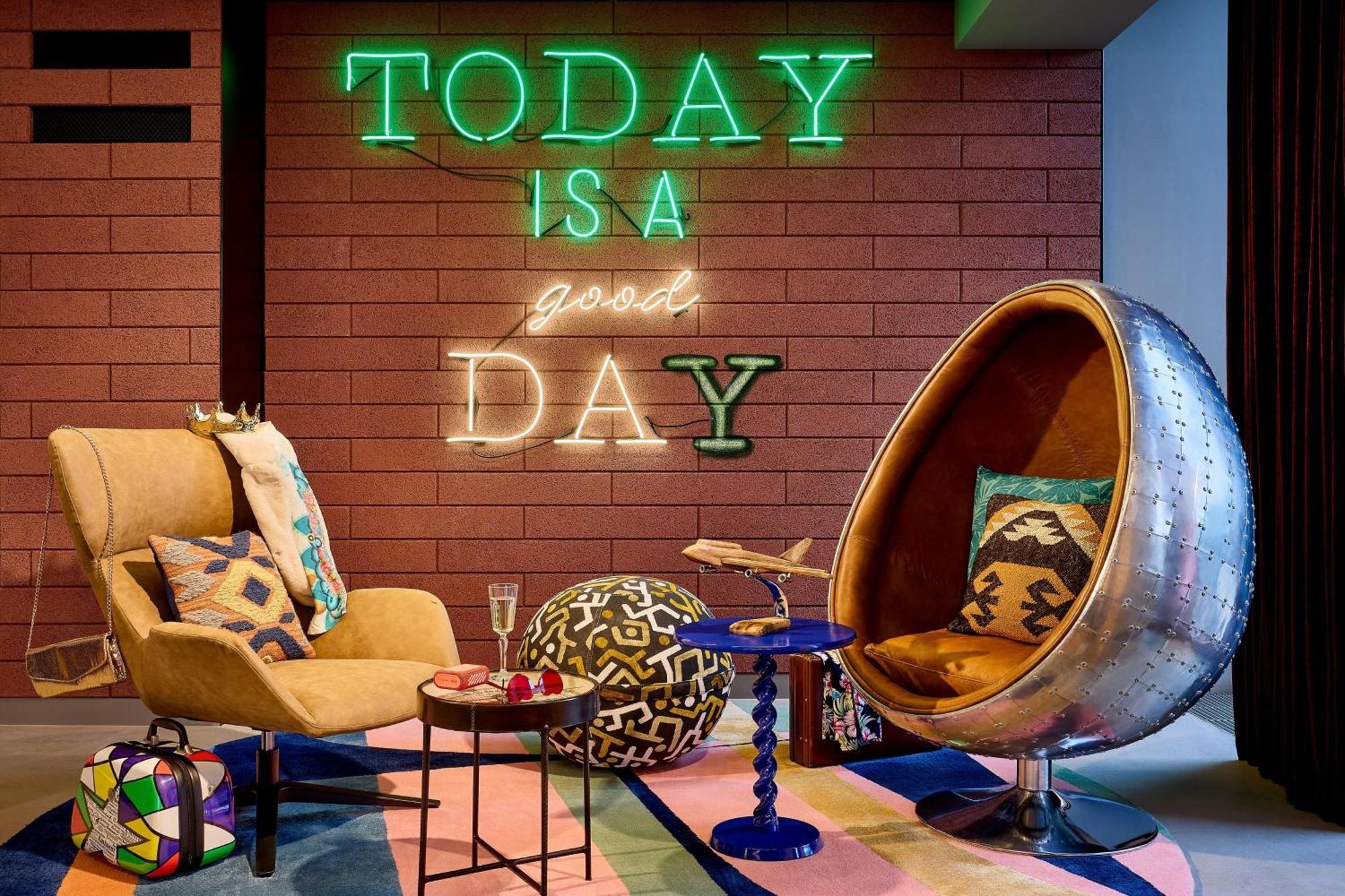 Moxy Luxembourg Airport Otel Niederanven Dış mekan fotoğraf