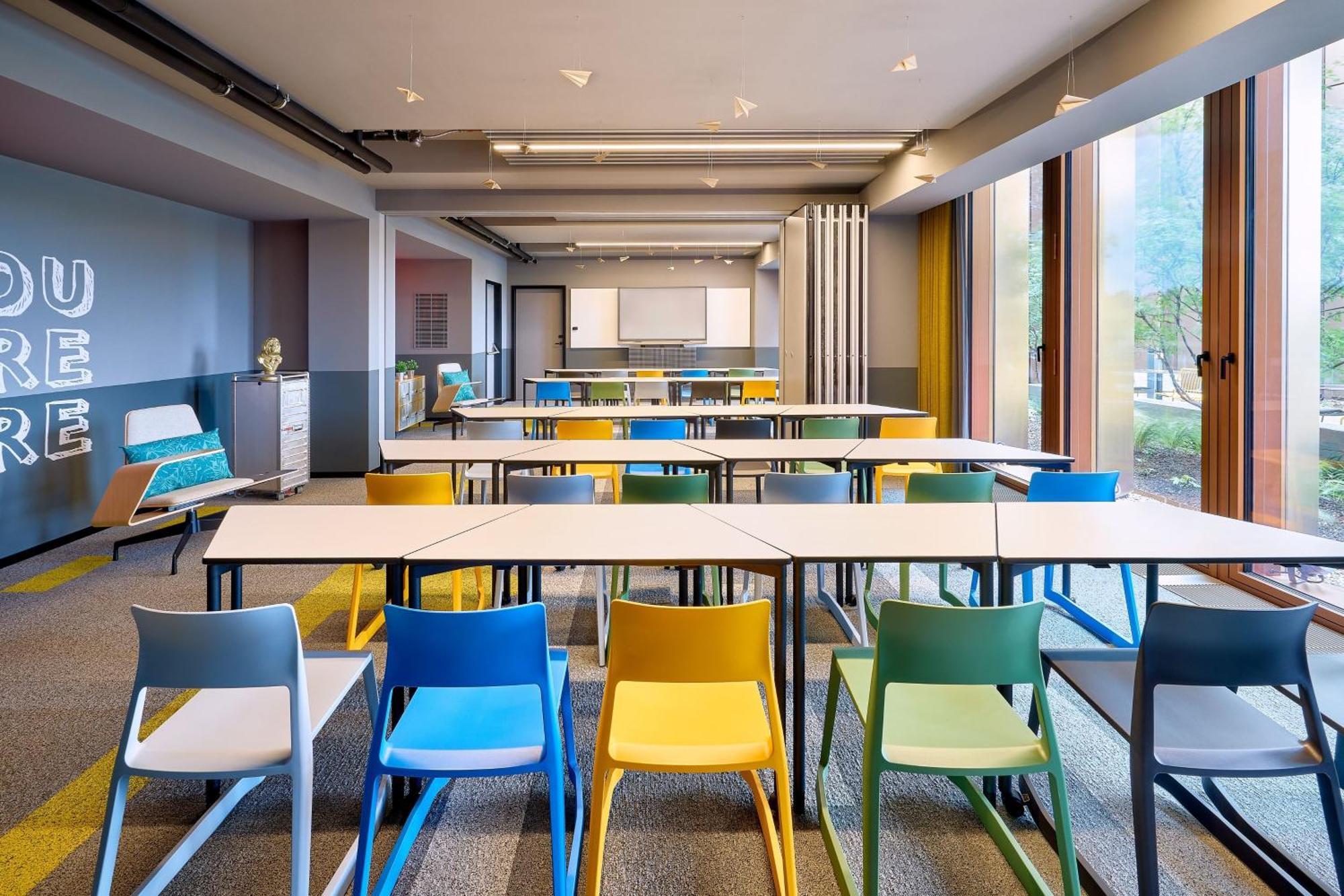 Moxy Luxembourg Airport Otel Niederanven Dış mekan fotoğraf