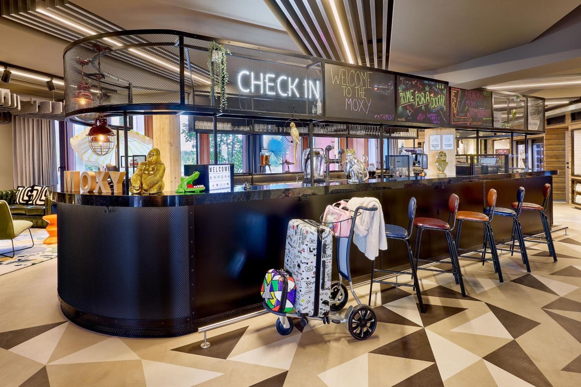 Moxy Luxembourg Airport Otel Niederanven Dış mekan fotoğraf