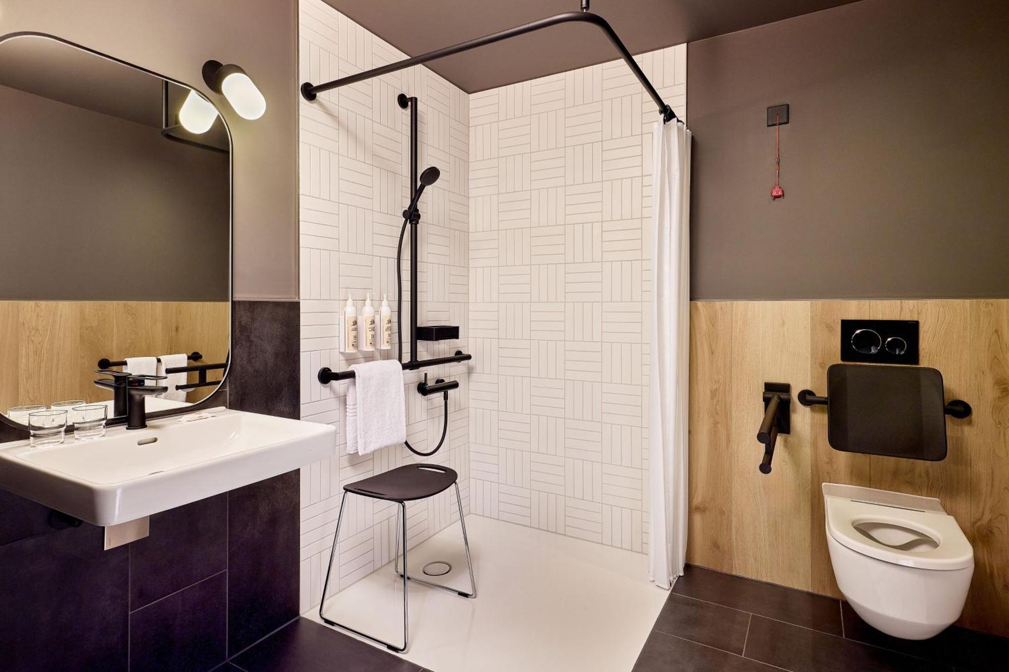 Moxy Luxembourg Airport Otel Niederanven Dış mekan fotoğraf