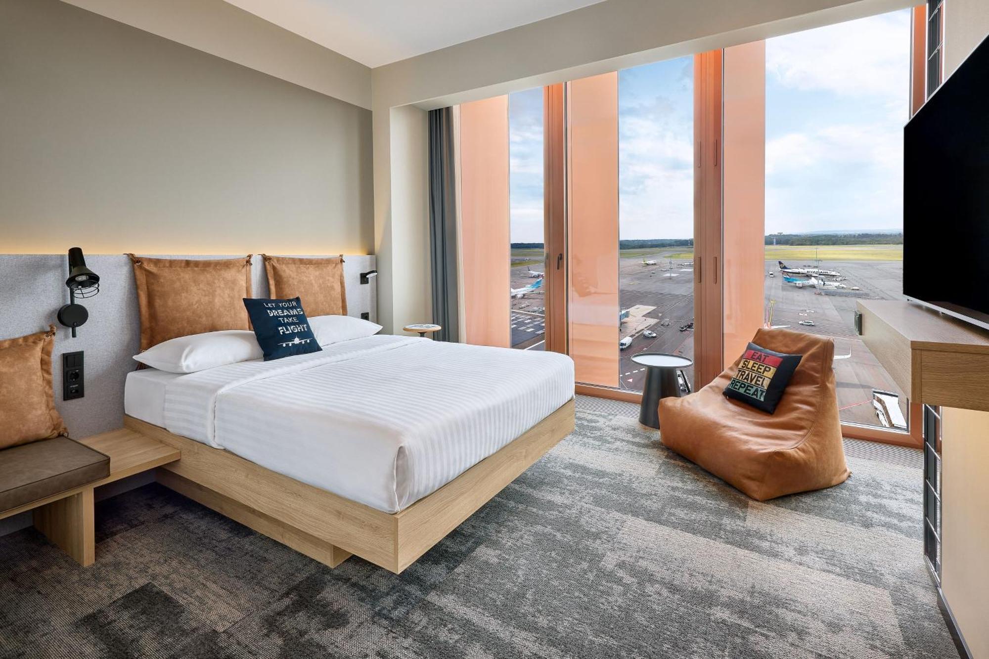 Moxy Luxembourg Airport Otel Niederanven Dış mekan fotoğraf