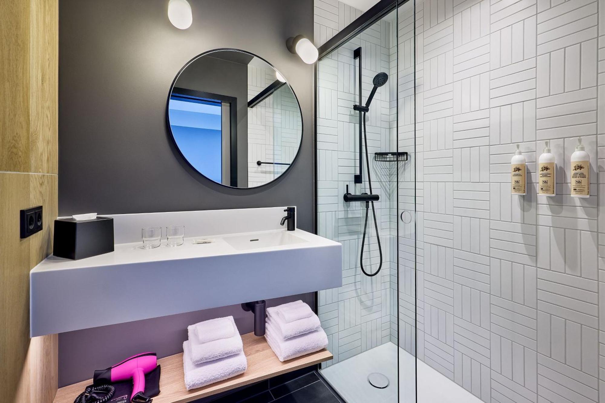 Moxy Luxembourg Airport Otel Niederanven Dış mekan fotoğraf